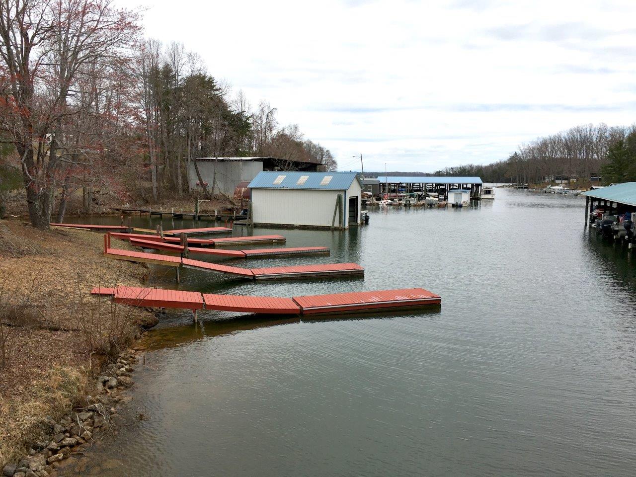 Smith Mountain Lake Marina Boat Sales / 16109 Smith Mountain Lake PKWY, Huddleston, VA 24104, 1085442 - A watercraft is an excellent addition to any houseboat vacation.