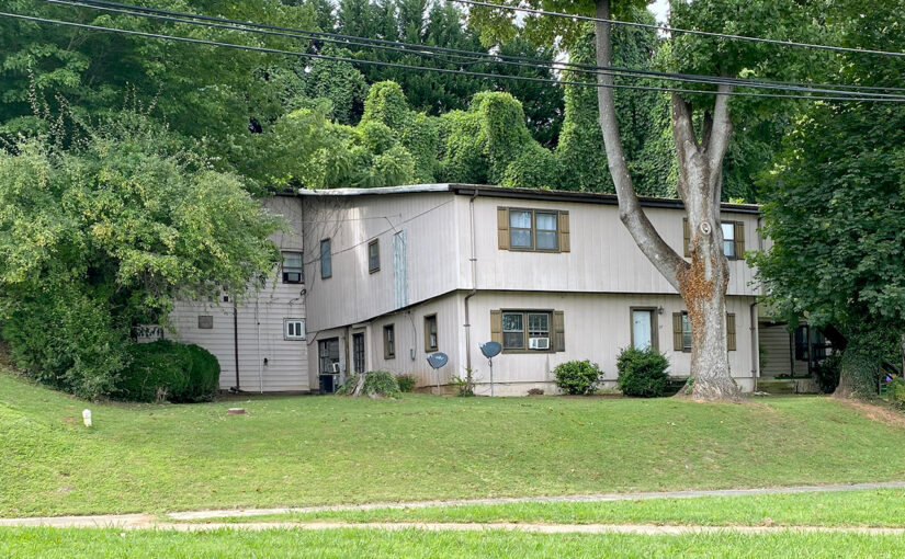 AM Auction Tract 9: 100 Buena Vista Ave, Stuart, Virginia