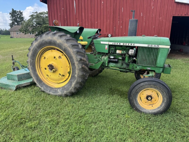 Lot 2: John Deere 2640 Diesel tractor