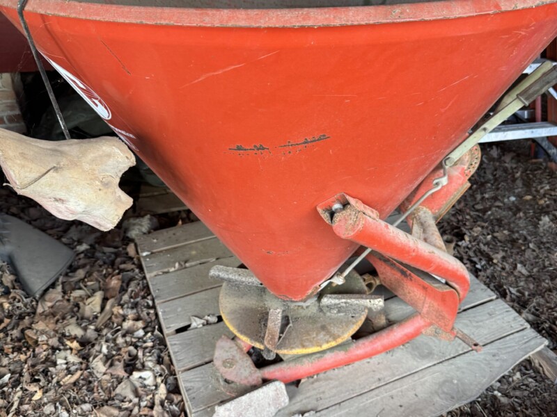 Lot 22: 3 pt, spin spreader, 540 PTO