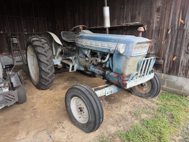 Lot 3: Ford 5000 gas tractor