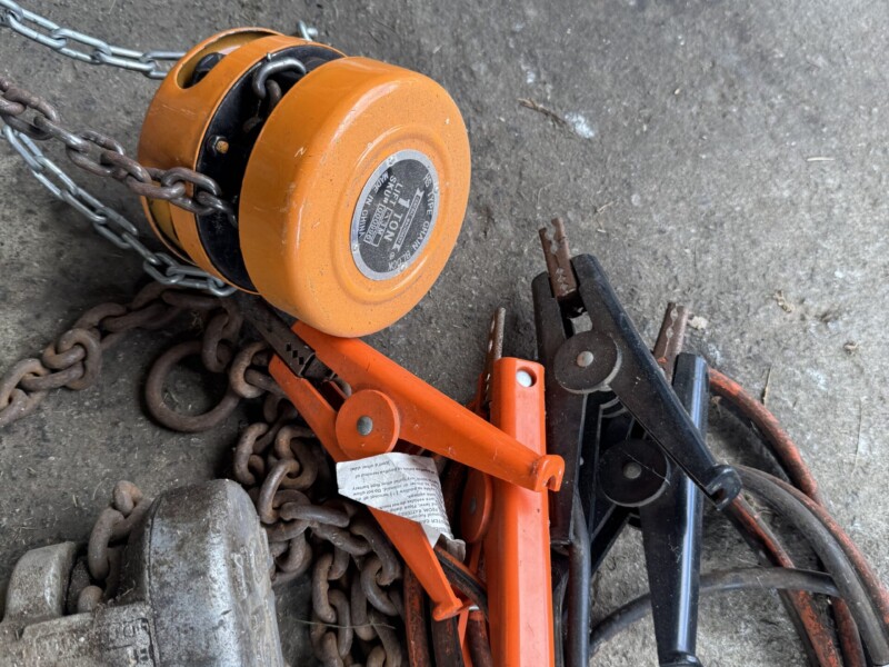 Lot 30: (2) chain come-a-longs, jumper cables, t-bar