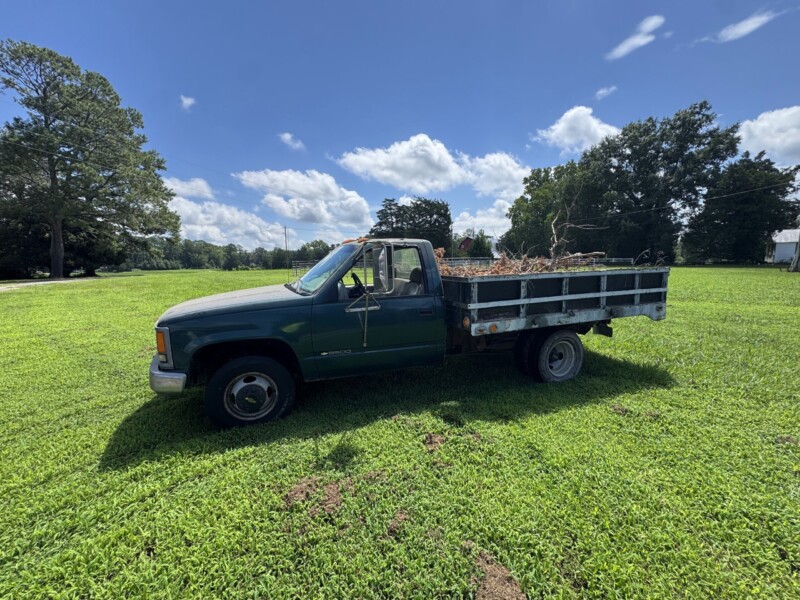 Lot 11: 2000 Chevy 3500 dual wheel flatbed truck.