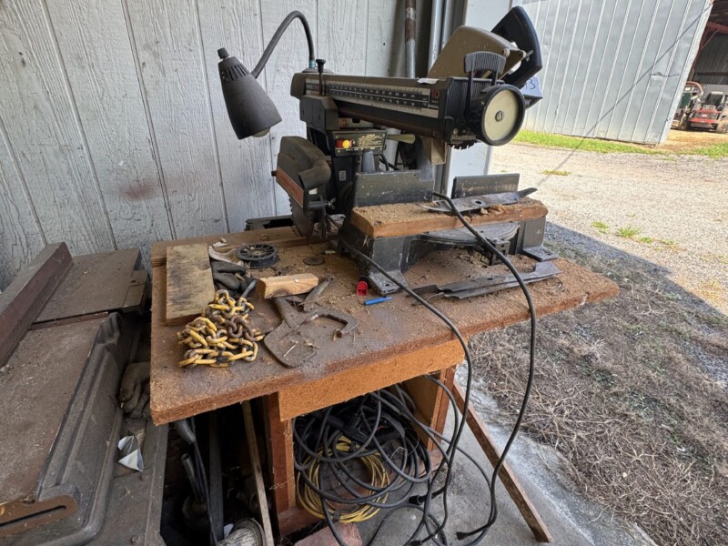 Lot 43: Wood workers lot - Craftsman radial arm saw, jointer table, Black & Decker miter saw - all work